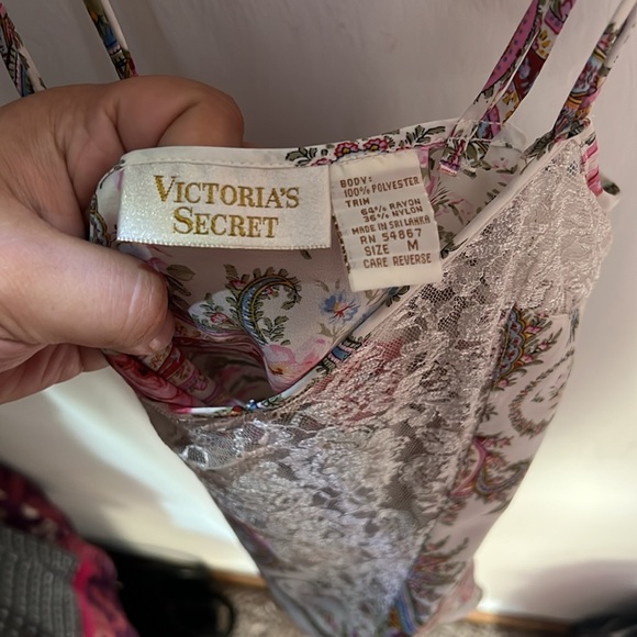 Victoria's Secret GOLD TAG VINTAGE Multicolor Floral Lace Trim Slip Size Medium - Picture 2 of 3